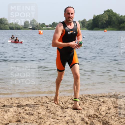 15.06.2025 - 27. Vierlanden-Triathlon Lena Gebhardt http://msf.ph/oto/8007537 15.06.2025 10:05:22 Schwimmen 364, 382, 384, 393, 402, 409, 456 meine-sportfotos.de
