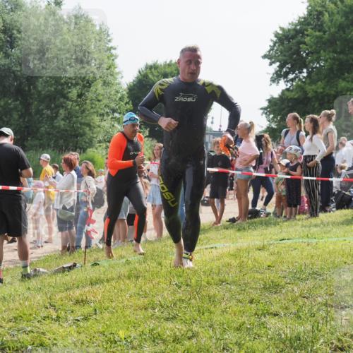 15.06.2025 - 27. Vierlanden-Triathlon KatJ http://msf.ph/oto/8007538 15.06.2025 10:06:14 Schwimmen 362, 369, 370, 381, 418, 448, 455 meine-sportfotos.de