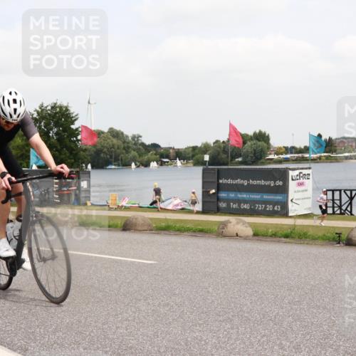 21.06.2025 - 27. Vierlanden-Triathlon H.Heesch http://msf.ph/oto/8007539 15.06.2025 12:08:51 Radfahren 744, 926, 979, 1009, 1010, 1011, 1012, 1013 meine-sportfotos.de