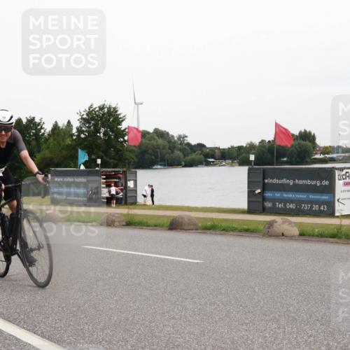 15.06.2025 - 27. Vierlanden-Triathlon H.Heesch http://msf.ph/oto/8007541 15.06.2025 10:44:05 Radfahren 18, 25, 225, 263, 383, 411 meine-sportfotos.de