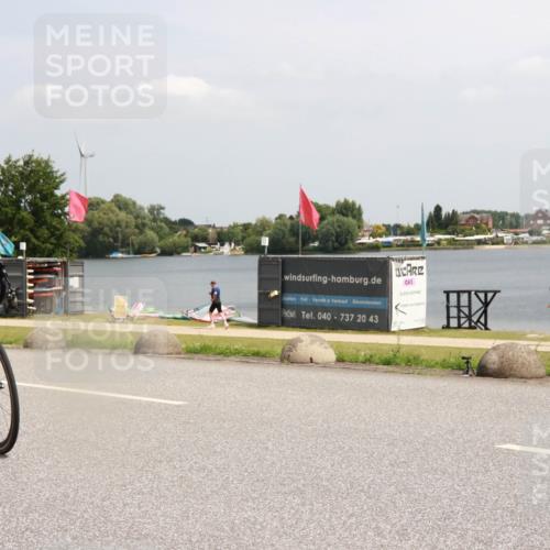 21.06.2025 - 27. Vierlanden-Triathlon H.Heesch http://msf.ph/oto/8007551 15.06.2025 12:00:45 Radfahren 199, 204, 879 meine-sportfotos.de