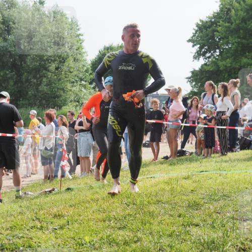 15.06.2025 - 27. Vierlanden-Triathlon KatJ http://msf.ph/oto/8007556 15.06.2025 10:06:14 Schwimmen 362, 369, 370, 381, 418, 448, 455 meine-sportfotos.de