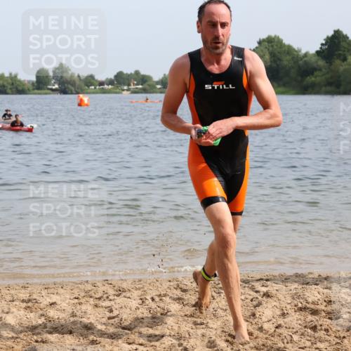 15.06.2025 - 27. Vierlanden-Triathlon Lena Gebhardt http://msf.ph/oto/8007559 15.06.2025 10:05:23 Schwimmen 364, 382, 384, 393, 402, 409, 456 meine-sportfotos.de