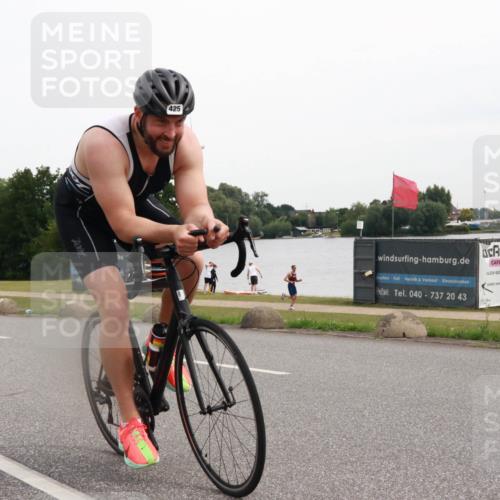 15.06.2025 - 27. Vierlanden-Triathlon H.Heesch http://msf.ph/oto/8007572 15.06.2025 10:44:13 Radfahren 425, 452 meine-sportfotos.de