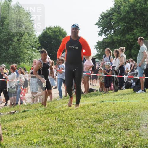 15.06.2025 - 27. Vierlanden-Triathlon KatJ http://msf.ph/oto/8007582 15.06.2025 10:06:15 Schwimmen 362, 369, 370, 381, 418, 448, 455 meine-sportfotos.de