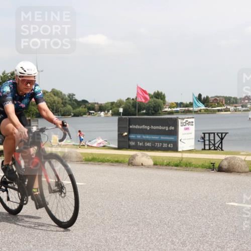 21.06.2025 - 27. Vierlanden-Triathlon H.Heesch http://msf.ph/oto/8007589 15.06.2025 12:01:14 Radfahren 863, 908, 909, 967, 970 meine-sportfotos.de