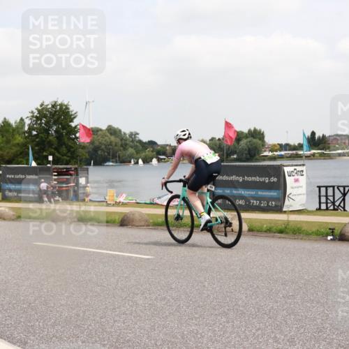 21.06.2025 - 27. Vierlanden-Triathlon H.Heesch http://msf.ph/oto/8007590 15.06.2025 12:09:08 Radfahren 815, 838, 889 meine-sportfotos.de