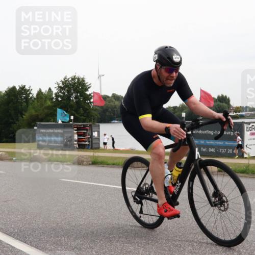 15.06.2025 - 27. Vierlanden-Triathlon H.Heesch http://msf.ph/oto/8007592 15.06.2025 10:44:23 Radfahren 235, 392 meine-sportfotos.de