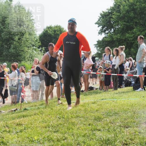 15.06.2025 - 27. Vierlanden-Triathlon KatJ http://msf.ph/oto/8007598 15.06.2025 10:06:16 Schwimmen 362, 369, 370, 381, 418, 447, 448, 455 meine-sportfotos.de