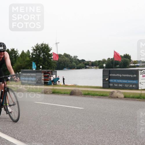 15.06.2025 - 27. Vierlanden-Triathlon H.Heesch http://msf.ph/oto/8007605 15.06.2025 10:44:29 Radfahren 126, 235, 384, 388 meine-sportfotos.de