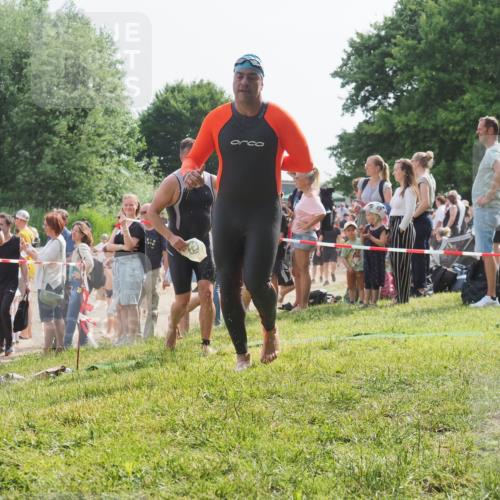 15.06.2025 - 27. Vierlanden-Triathlon KatJ http://msf.ph/oto/8007607 15.06.2025 10:06:16 Schwimmen 362, 369, 370, 381, 418, 447, 448, 455 meine-sportfotos.de