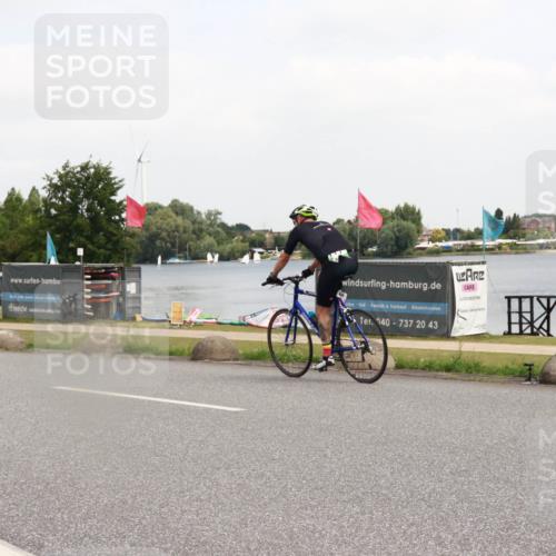 21.06.2025 - 27. Vierlanden-Triathlon H.Heesch http://msf.ph/oto/8007609 15.06.2025 12:09:19 Radfahren 692, 895, 923 meine-sportfotos.de