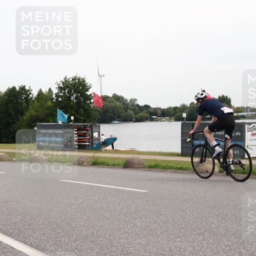 15.06.2025 - 27. Vierlanden-Triathlon H.Heesch http://msf.ph/oto/8007616 15.06.2025 10:44:30 Radfahren 126, 384, 388 meine-sportfotos.de