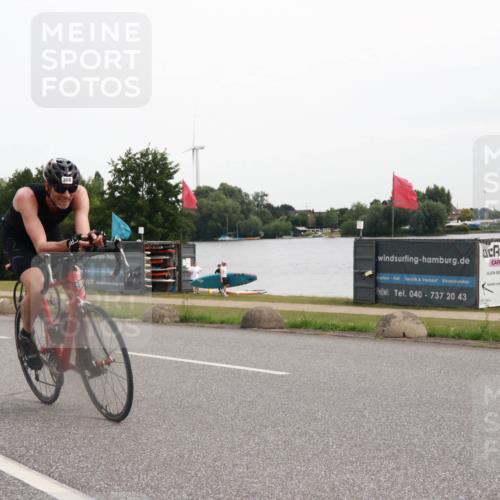 15.06.2025 - 27. Vierlanden-Triathlon H.Heesch http://msf.ph/oto/8007624 15.06.2025 10:44:31 Radfahren 126, 237, 384, 388, 464 meine-sportfotos.de
