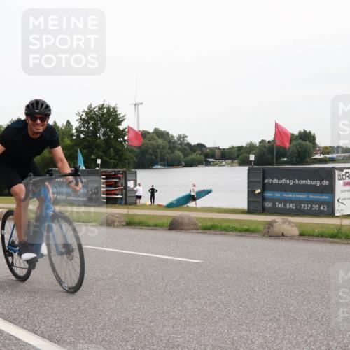 15.06.2025 - 27. Vierlanden-Triathlon H.Heesch http://msf.ph/oto/8007631 15.06.2025 10:44:34 Radfahren 180, 237, 384, 388, 464 meine-sportfotos.de
