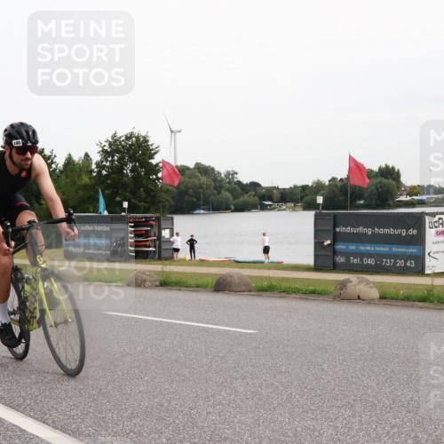 15.06.2025 - 27. Vierlanden-Triathlon H.Heesch http://msf.ph/oto/8007643 15.06.2025 10:44:35 Radfahren 180, 237, 384, 388, 464 meine-sportfotos.de
