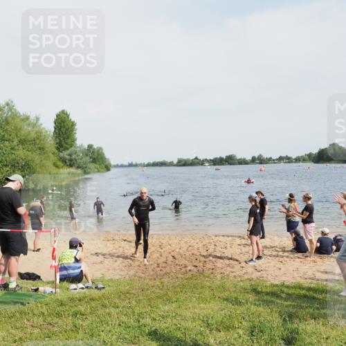 21.06.2025 - 27. Vierlanden-Triathlon MichiJ http://msf.ph/oto/8007644 15.06.2026 10:08:04 Schwimmen 373, 395, 403, 407 meine-sportfotos.de