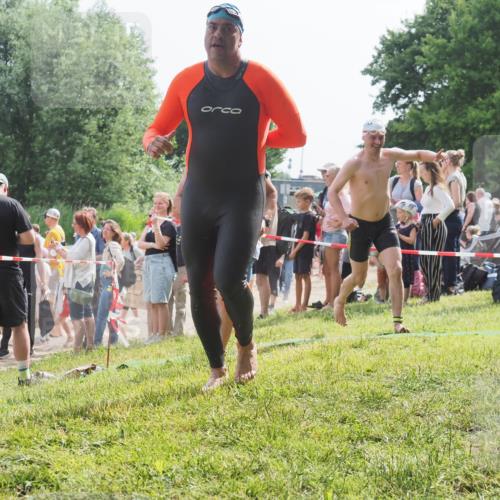 15.06.2025 - 27. Vierlanden-Triathlon KatJ http://msf.ph/oto/8007649 15.06.2025 10:06:16 Schwimmen 362, 369, 370, 381, 418, 447, 448, 455 meine-sportfotos.de