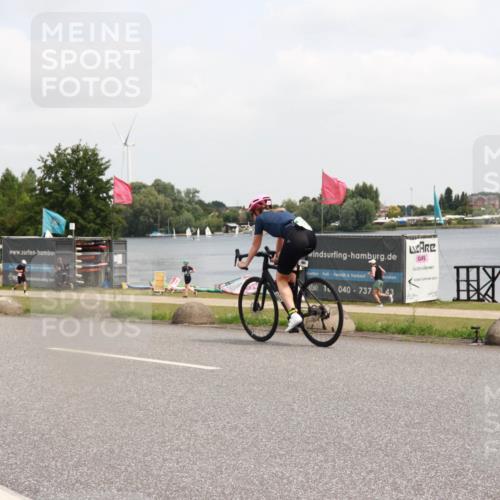 21.06.2025 - 27. Vierlanden-Triathlon H.Heesch http://msf.ph/oto/8007657 15.06.2025 12:09:37 Radfahren 759 meine-sportfotos.de