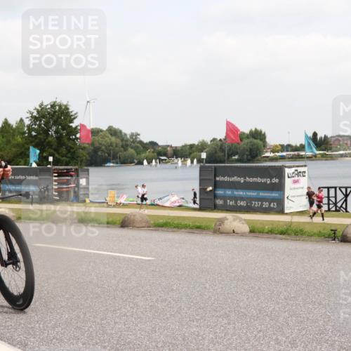 21.06.2025 - 27. Vierlanden-Triathlon H.Heesch http://msf.ph/oto/8007673 15.06.2025 12:09:50 Radfahren 851 meine-sportfotos.de