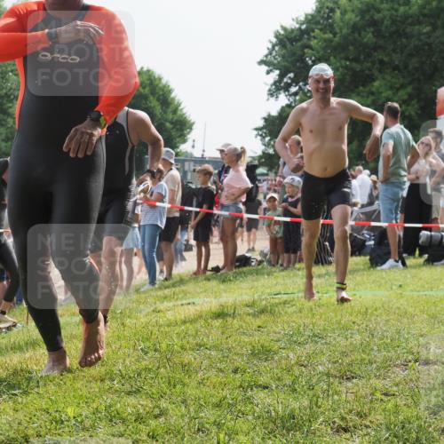 15.06.2025 - 27. Vierlanden-Triathlon KatJ http://msf.ph/oto/8007682 15.06.2025 10:06:17 Schwimmen 362, 369, 370, 381, 418, 447, 448, 455 meine-sportfotos.de