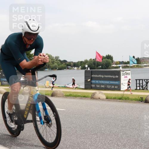 21.06.2025 - 27. Vierlanden-Triathlon H.Heesch http://msf.ph/oto/8007705 15.06.2025 12:02:19 Radfahren 656, 730, 800 meine-sportfotos.de