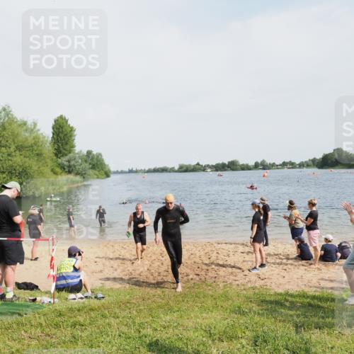 21.06.2025 - 27. Vierlanden-Triathlon MichiJ http://msf.ph/oto/8007714 15.06.2026 10:08:06 Schwimmen 295, 373, 403 meine-sportfotos.de