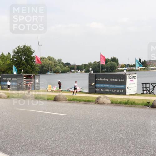 21.06.2025 - 27. Vierlanden-Triathlon H.Heesch http://msf.ph/oto/8007720 15.06.2025 12:02:20 Radfahren 656, 730, 800 meine-sportfotos.de