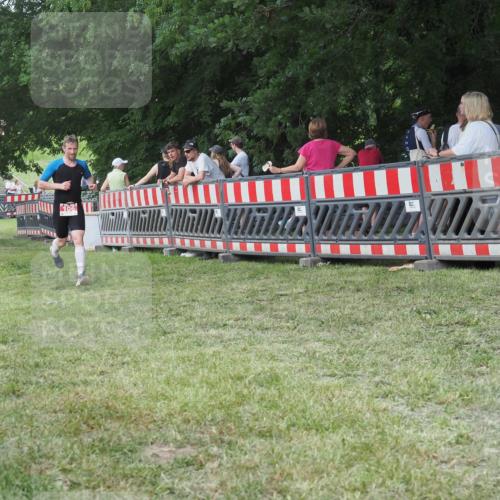 21.06.2025 - 27. Vierlanden-Triathlon KatJ http://msf.ph/oto/8007738 15.06.2025 13:01:06 Ziel 106 meine-sportfotos.de