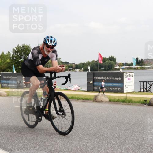 21.06.2025 - 27. Vierlanden-Triathlon H.Heesch http://msf.ph/oto/8007740 15.06.2025 12:02:21 Radfahren 656, 730, 800 meine-sportfotos.de
