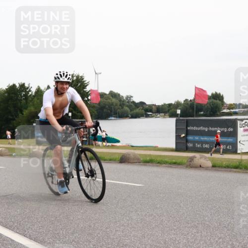 15.06.2025 - 27. Vierlanden-Triathlon H.Heesch http://msf.ph/oto/8007741 15.06.2025 10:44:56 Radfahren 13, 47, 58, 224, 437, 467 meine-sportfotos.de