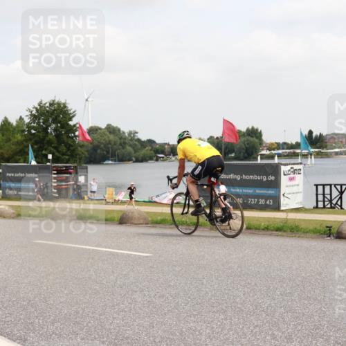 21.06.2025 - 27. Vierlanden-Triathlon H.Heesch http://msf.ph/oto/8007745 15.06.2025 12:10:44 Radfahren 685, 837 meine-sportfotos.de