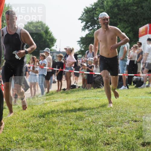 15.06.2025 - 27. Vierlanden-Triathlon KatJ http://msf.ph/oto/8007755 15.06.2025 10:06:18 Schwimmen 369, 370, 381, 418, 447, 448, 455 meine-sportfotos.de