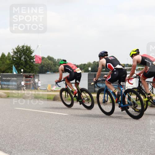21.06.2025 - 27. Vierlanden-Triathlon H.Heesch http://msf.ph/oto/8007756 15.06.2025 12:10:52 Radfahren 933, 956, 1022 meine-sportfotos.de