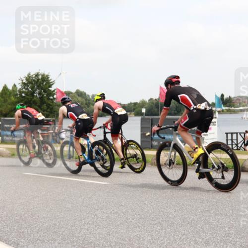 21.06.2025 - 27. Vierlanden-Triathlon H.Heesch http://msf.ph/oto/8007765 15.06.2025 12:10:52 Radfahren 933, 956, 1022 meine-sportfotos.de