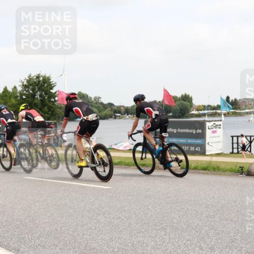 21.06.2025 - 27. Vierlanden-Triathlon H.Heesch http://msf.ph/oto/8007769 15.06.2025 12:10:52 Radfahren 933, 956, 1022 meine-sportfotos.de