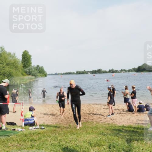 21.06.2025 - 27. Vierlanden-Triathlon MichiJ http://msf.ph/oto/8007770 15.06.2026 10:08:06 Schwimmen 295, 373, 403 meine-sportfotos.de