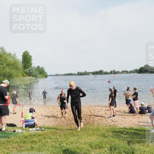 21.06.2025 - 27. Vierlanden-Triathlon MichiJ http://msf.ph/oto/8007785 15.06.2026 10:08:06 Schwimmen 295, 373, 403 meine-sportfotos.de