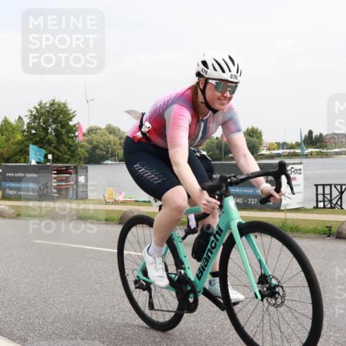 21.06.2025 - 27. Vierlanden-Triathlon H.Heesch http://msf.ph/oto/8007798 15.06.2025 12:02:35 Radfahren 876 meine-sportfotos.de