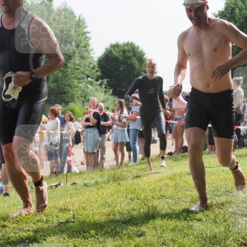 15.06.2025 - 27. Vierlanden-Triathlon KatJ http://msf.ph/oto/8007803 15.06.2025 10:06:18 Schwimmen 369, 370, 381, 418, 447, 448, 455 meine-sportfotos.de