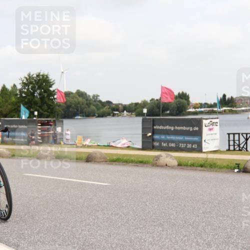 21.06.2025 - 27. Vierlanden-Triathlon H.Heesch http://msf.ph/oto/8007808 15.06.2025 12:11:15 Radfahren 760, 761 meine-sportfotos.de