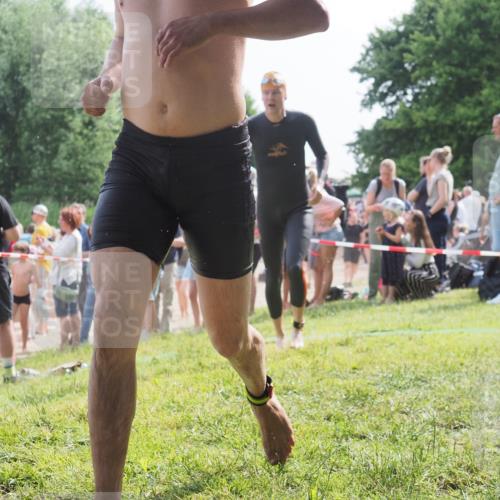 15.06.2025 - 27. Vierlanden-Triathlon KatJ http://msf.ph/oto/8007816 15.06.2025 10:06:19 Schwimmen 369, 370, 381, 418, 447, 448, 455 meine-sportfotos.de