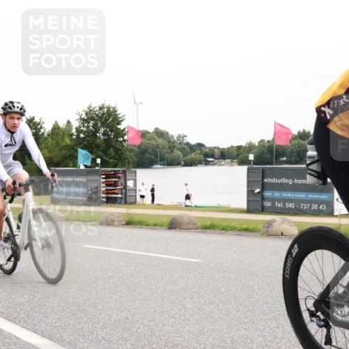 15.06.2025 - 27. Vierlanden-Triathlon H.Heesch http://msf.ph/oto/8007819 15.06.2025 10:45:04 Radfahren 188, 196, 233, 345, 437, 439, 467 meine-sportfotos.de
