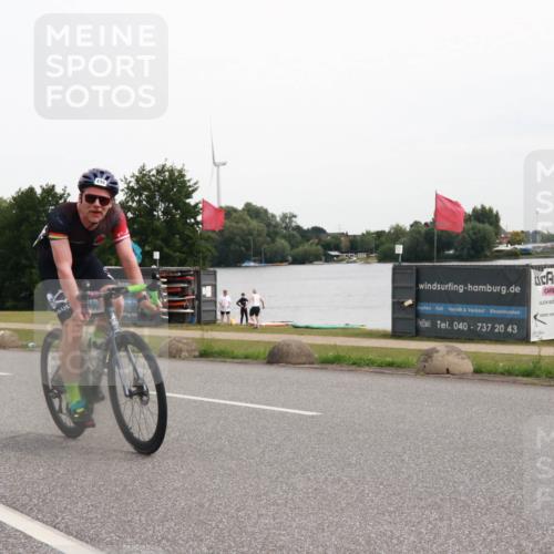 15.06.2025 - 27. Vierlanden-Triathlon H.Heesch http://msf.ph/oto/8007837 15.06.2025 10:45:06 Radfahren 188, 196, 233, 345, 360, 439 meine-sportfotos.de