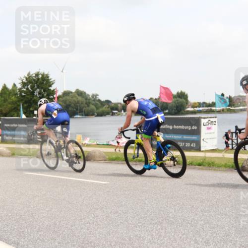 21.06.2025 - 27. Vierlanden-Triathlon H.Heesch http://msf.ph/oto/8007838 15.06.2025 12:11:23 Radfahren 913 meine-sportfotos.de