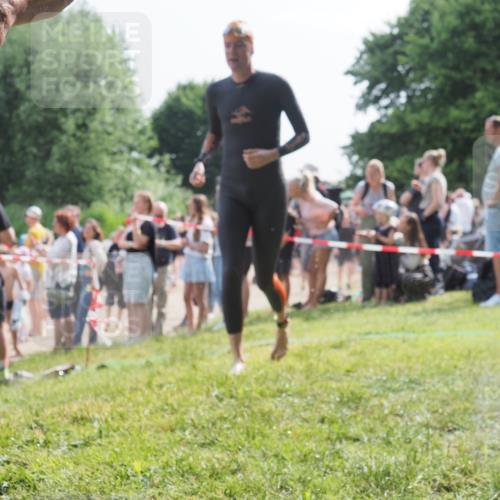 15.06.2025 - 27. Vierlanden-Triathlon KatJ http://msf.ph/oto/8007852 15.06.2025 10:06:20 Schwimmen 369, 370, 381, 418, 447, 448, 455 meine-sportfotos.de
