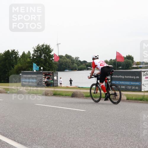 15.06.2025 - 27. Vierlanden-Triathlon H.Heesch http://msf.ph/oto/8007890 15.06.2025 10:45:17 Radfahren 97, 218, 400, 456, 458 meine-sportfotos.de