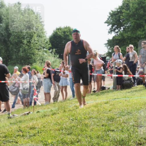 15.06.2025 - 27. Vierlanden-Triathlon KatJ http://msf.ph/oto/8007907 15.06.2025 10:06:23 Schwimmen 370, 381, 418, 447, 455 meine-sportfotos.de