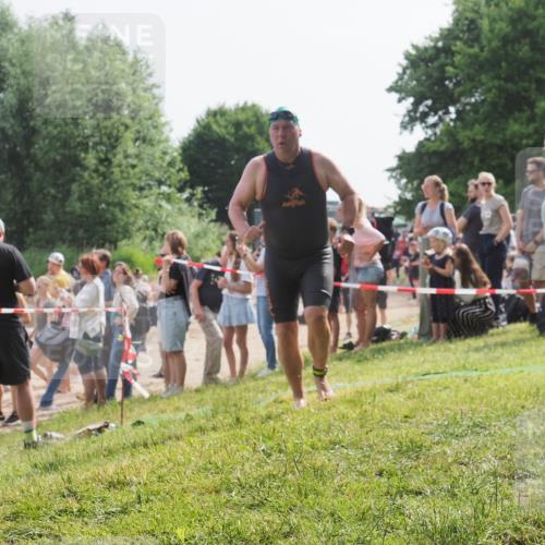 15.06.2025 - 27. Vierlanden-Triathlon KatJ http://msf.ph/oto/8007920 15.06.2025 10:06:23 Schwimmen 370, 381, 418, 447, 455 meine-sportfotos.de