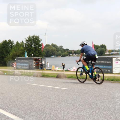 21.06.2025 - 27. Vierlanden-Triathlon H.Heesch http://msf.ph/oto/8007929 15.06.2025 12:11:44 Radfahren 229, 898, 901 meine-sportfotos.de